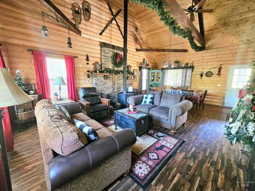 22584 Meadows Lane, Winchester, ID, 83555 | Card Image