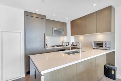 1304 - 112 E 13th St, Condo with 1 bedrooms, 1 bathrooms and 1 parking in North Vancouver BC | Image 3