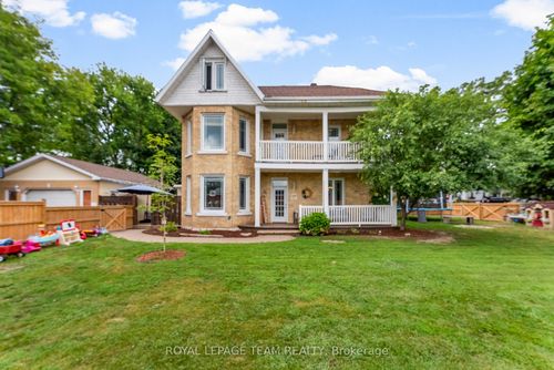 174 Bruce St, Renfrew, ON, K7V3W1 | Card Image
