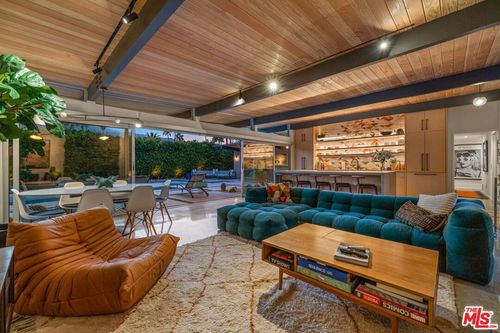 207 N Debby Dr, Palm Springs, CA, 92262-6843 | Card Image