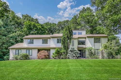 5 Zeck Ct, Suffern, NY, 10901-3425 | Card Image
