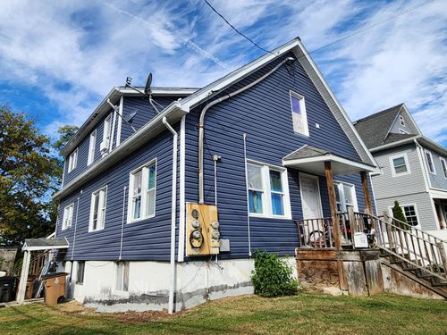 61 Aberdeen St, Stamford, CT, 06902-5562 | Card Image