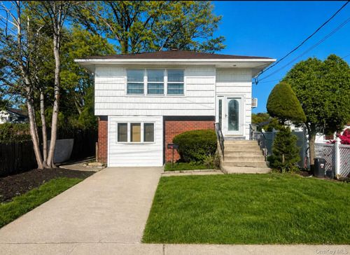 960 Linden Ave, Westbury, NY, 11590-5308 | Card Image