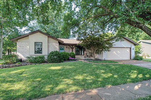 2812 Queen Bee Lane, Oakville, MO, 63129 | Card Image