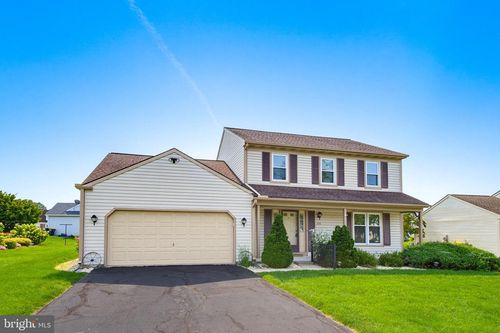 214 Mentzer Ave, NEW HOLLAND, PA, 17557-1810 | Card Image