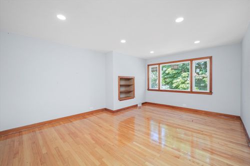 2-4935 Winona St, Chicago, IL, 60630-2436 | Card Image