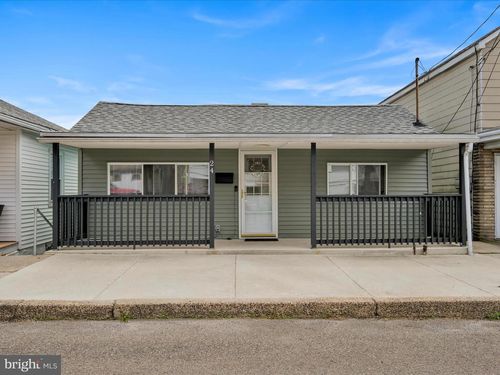 24 W Garibaldi Ave, NESQUEHONING, PA, 18240-1013 | Card Image