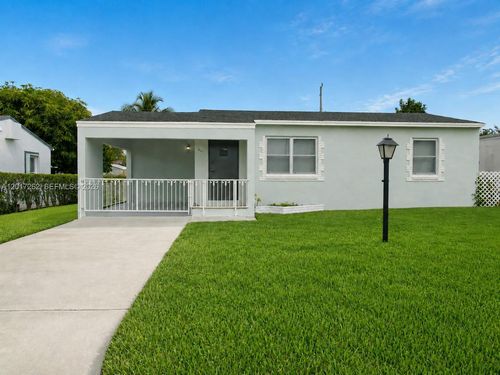 831 El Prado, West Palm Beach, FL, 33405-1826 | Card Image