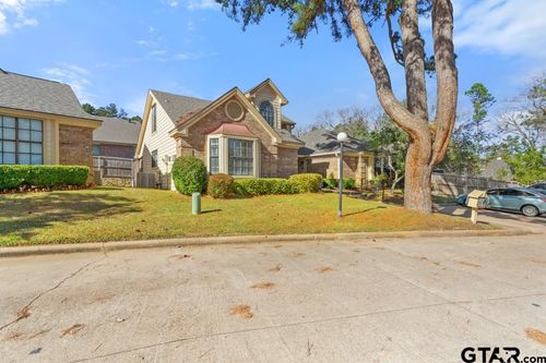 5745 Golden Oaks Dr, Tyler, TX, 75703-6211 | Card Image