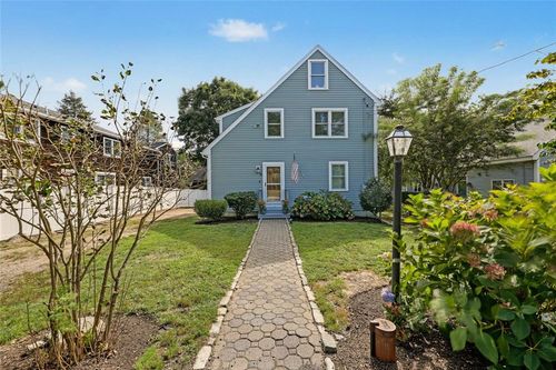9 Cutter St, Jamestown, RI, 02835-2335 | Card Image