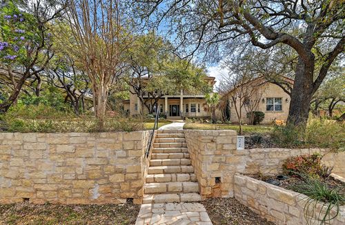 22 Hedgebrook Way, The Hills, TX, 78738-1320 | Card Image