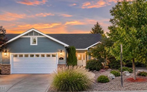 115 Sandridge Way, Eagle Point, OR, 97524-9680 | Card Image