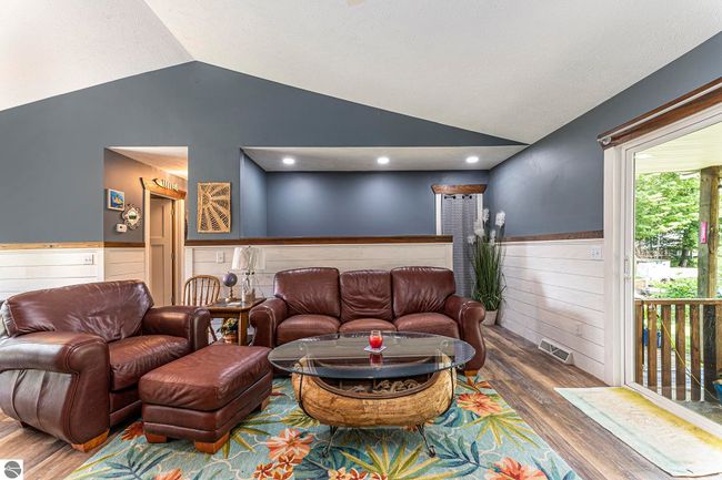 9531 Sunrise Ct, House other with 4 bedrooms, 3 bathrooms and null parking in Mesick MI | Image 6