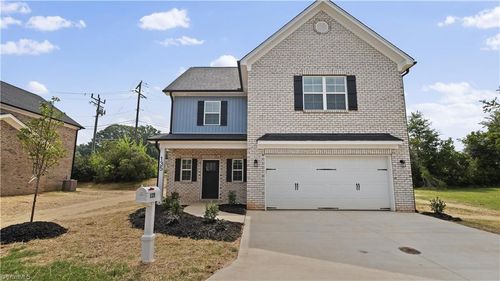 135 Glasmere Ct, Winston-Salem, NC, 27101-2267 | Card Image