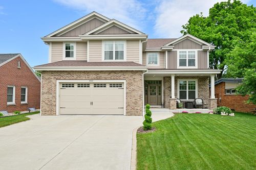 10424 W Woodward Ave, Wauwatosa, WI, 53222-2364 | Card Image