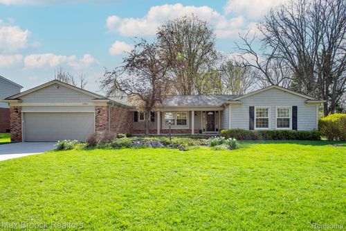 30882 Oak Valley Drive, Farmington Hills, MI, 48331 | Card Image