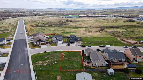 826 Flicker St, Douglas, WY, 82633-2509 | Card Image
