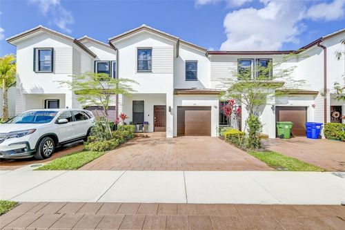 156 Sw 185th Way, Pembroke Pines, FL, 33029-5470 | Card Image
