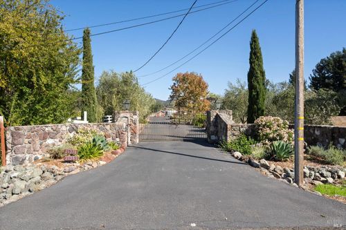 21282 Burndale Road, Sonoma, CA, 95476 | Card Image