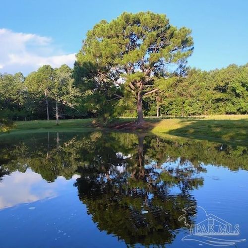 939 Avalon Blvd, Milton, FL, 32583-9575 | Card Image