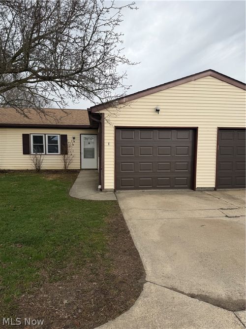 122 Royal Crest Dr, Seville, OH, 44273 | Card Image