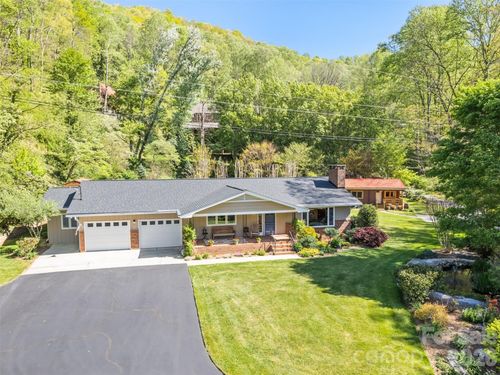 9 Golfview Dr, Maggie Valley, NC, 28751-8873 | Card Image