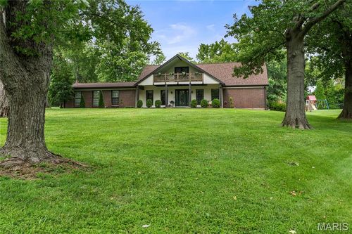 37 Beacon Hill Ln, Creve Coeur, MO, 63141-8110 | Card Image