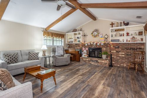 2002 Everglade Dr, Gainesville, TX, 76240-3710 | Card Image
