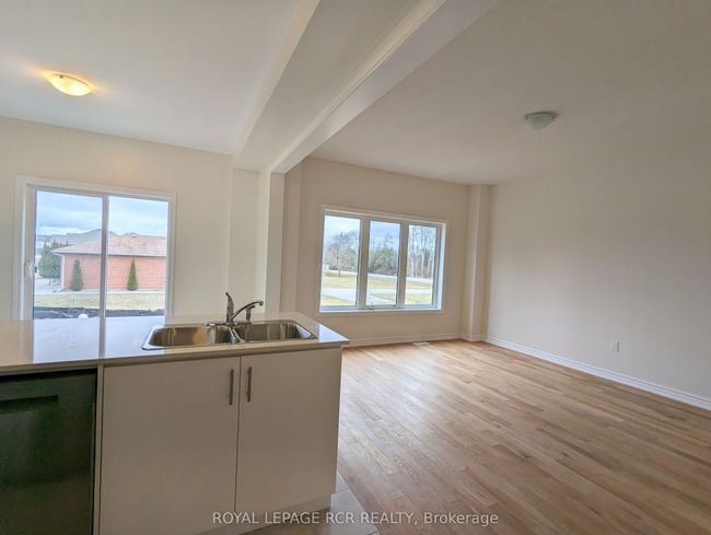 7 Lawrence D Pridham Avenue, House other with 4 bedrooms, 3 bathrooms and 3 parking in New Tecumseth ON | Image 7