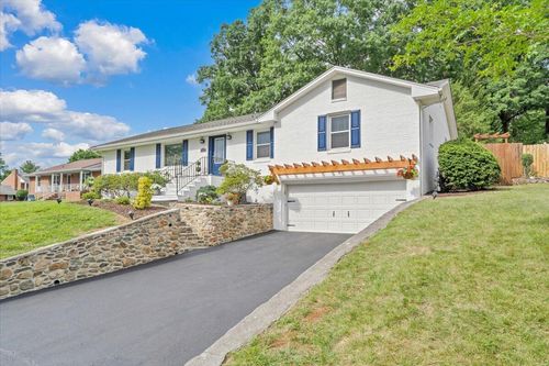 5227 N Garden Ln, Roanoke, VA, 24019-2617 | Card Image