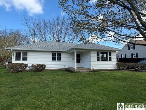 4 Leon Pl, Fredonia, NY, 14063-1314 | Card Image