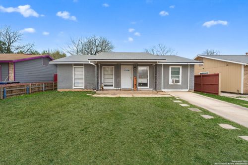 6715 Middle Oaks Dr, San Antonio, TX, 78227-2027 | Card Image
