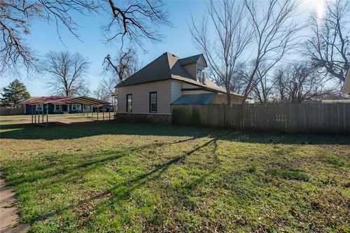 319 E Bradley Ave, Pauls Valley, OK, 73075-2438 | Card Image
