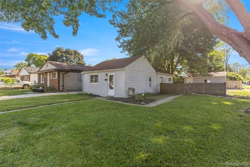 8279 Hugh St, Westland, MI, 48185-4077 | Card Image