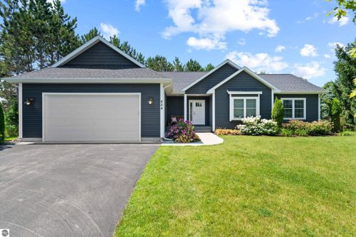 624 Village Ct, Traverse City, MI, 49685-7918 | Card Image
