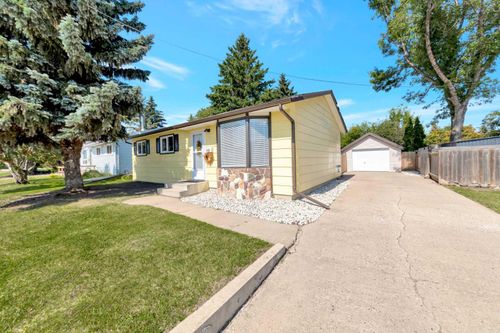5104 31 St, Lloydminster, AB, T9V1E3 | Card Image
