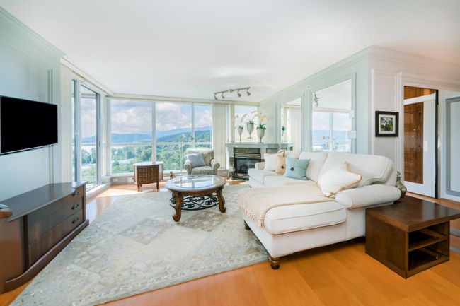 2001 - 235 Guildford Way, Condo with 2 bedrooms, 2 bathrooms and 2 parking in Port Moody BC | Image 5