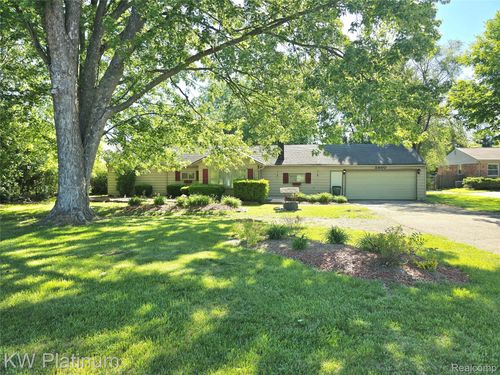 5860 John R Road, Troy, MI, 48085 | Card Image