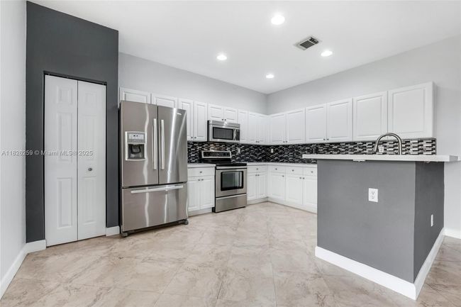 22466 Sw 94 Th Pl, House other with 5 bedrooms, 3 bathrooms and null parking in Cutler Bay FL | Image 4