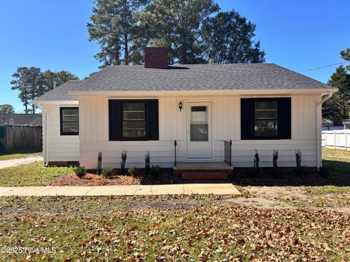 401 Vann Dr, Clinton, NC, 28328-2807 | Card Image