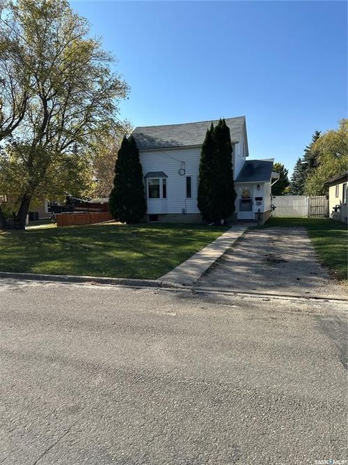 408 5th Ave, Rosthern, SK, S0K3R0 | Card Image