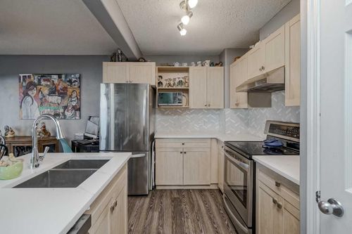 7-102 Canoe Sq Sw, Airdrie, AB, T4B2Z1 | Card Image