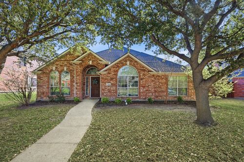 7716 Ravenhill Dr, Frisco, TX, 75035-8929 | Card Image