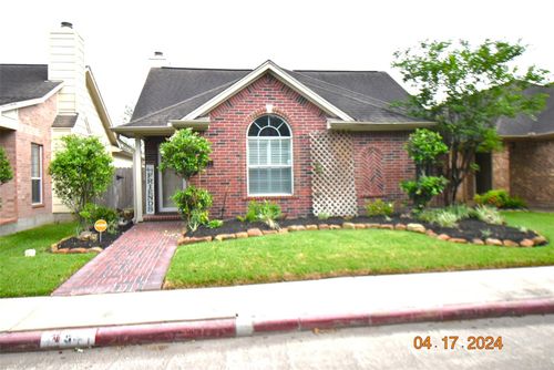 511 Brad Ct, Webster, TX, 77598-4076 | Card Image