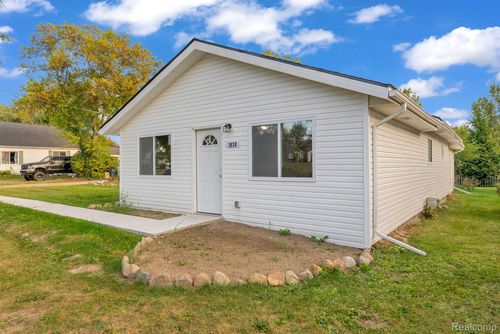 1038 Vinewood St, Auburn Hills, MI, 48326-1643 | Card Image