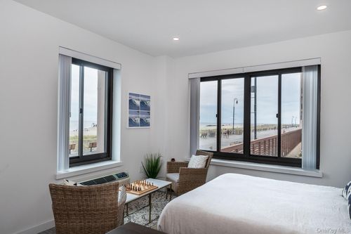 1h-100 W Broadway, Long Beach, NY, 11561-4001 | Card Image