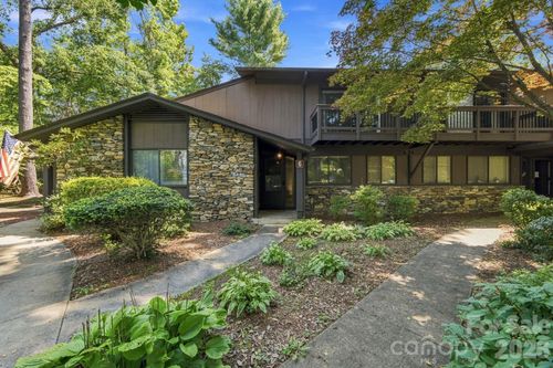 6-98 Laurelwood Cir W, Hendersonville, NC, 28791-3491 | Card Image