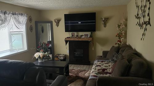 31 N Wayne Ave, West Haverstraw, NY, 10993-1412 | Card Image