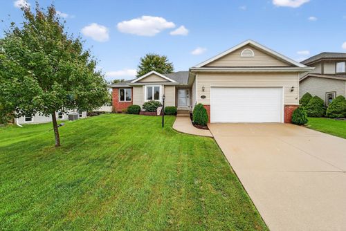 131 Marcie Dr, Brooklyn, WI, 53521-9055 | Card Image