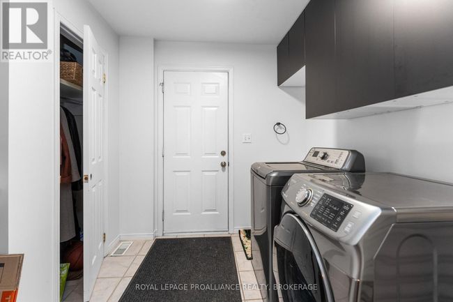 343 Sunrise Cres, House other with 4 bedrooms, 3 bathrooms and 4 parking in Kingston ON | Image 25